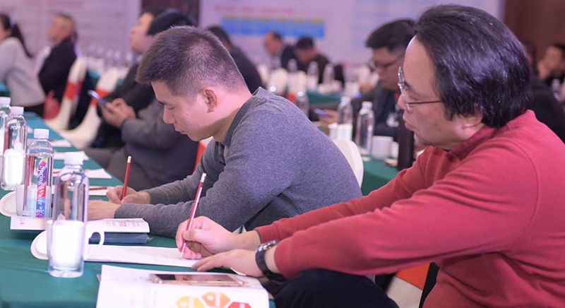 公司員工應(yīng)當(dāng)怎樣學(xué)習(xí)企業(yè)管理培訓(xùn)課程？